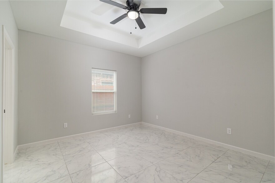 Building Photo - 1007 Hidden Hills St