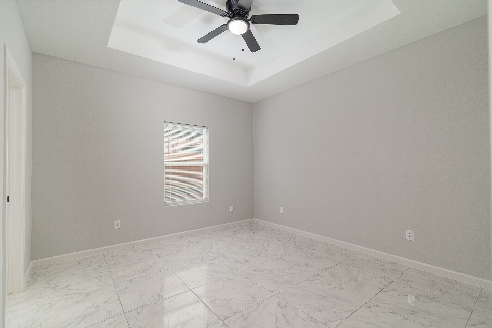 Building Photo - 1007 Hidden Hills St