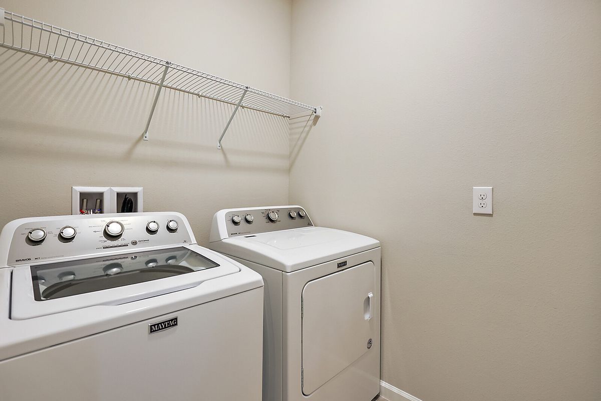 Building Photo - 615 Avila Pl