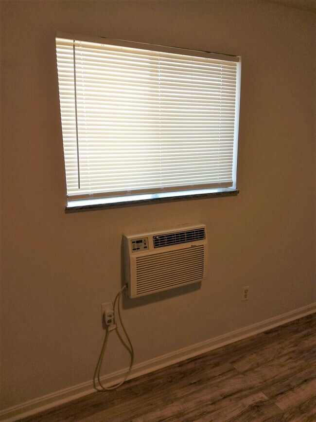 Building Photo - 4801 Saddlebrook Ln