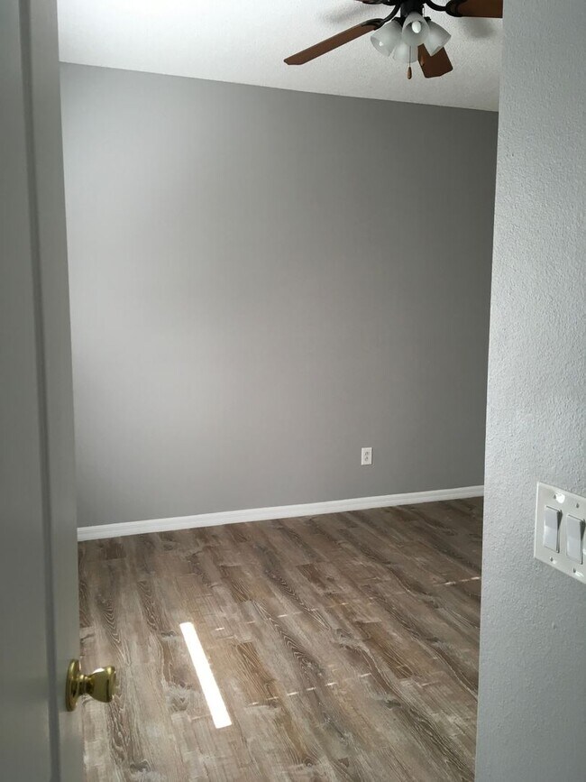 Building Photo - Townhome in Avalon Park