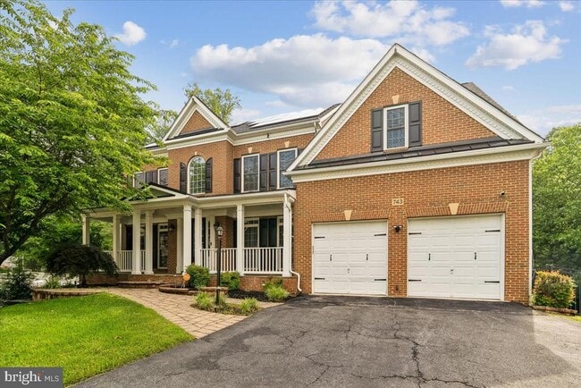 Building Photo - 743 Seneca Dr