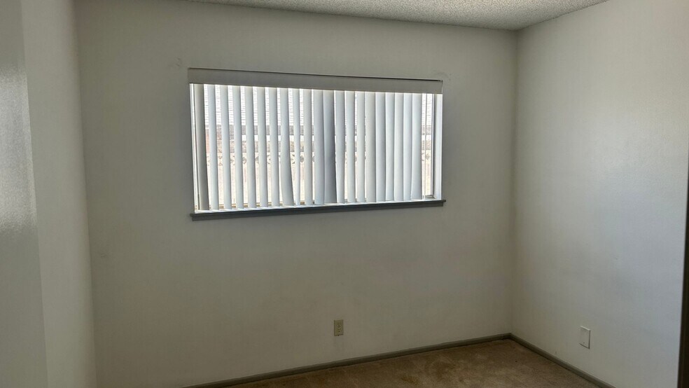 Building Photo - 4485 E Harmon Ave