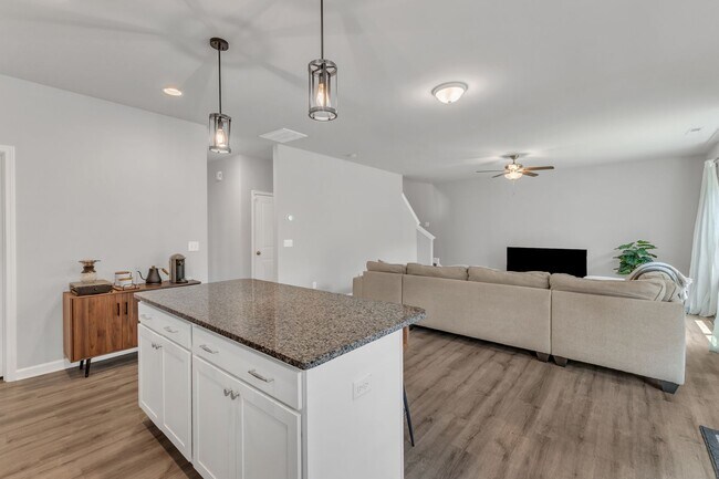 Building Photo - Spacious 3-Bedroom Home for Rent in Knight...