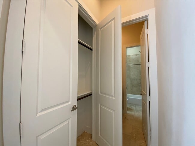 Building Photo - 74 N Hutcheson St