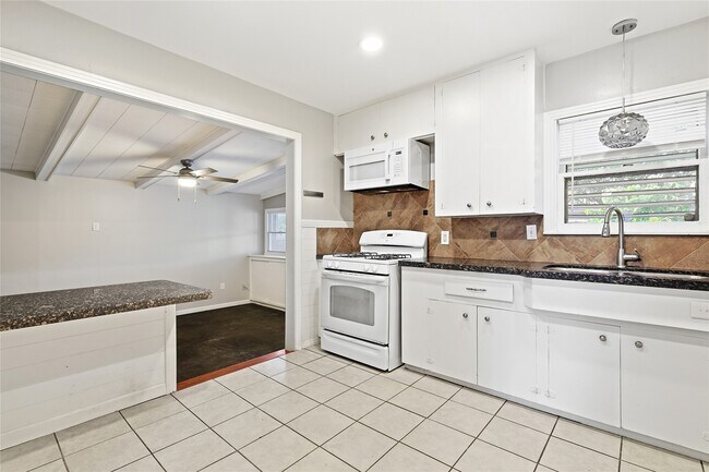 Building Photo - 106 Trout Ave