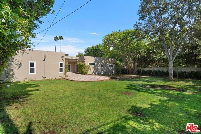 Building Photo - 519 N Rexford Dr