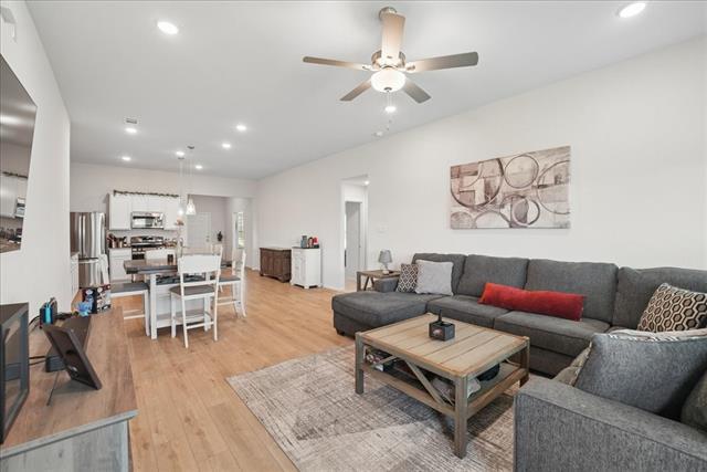 Building Photo - 1004 Pineview Ln