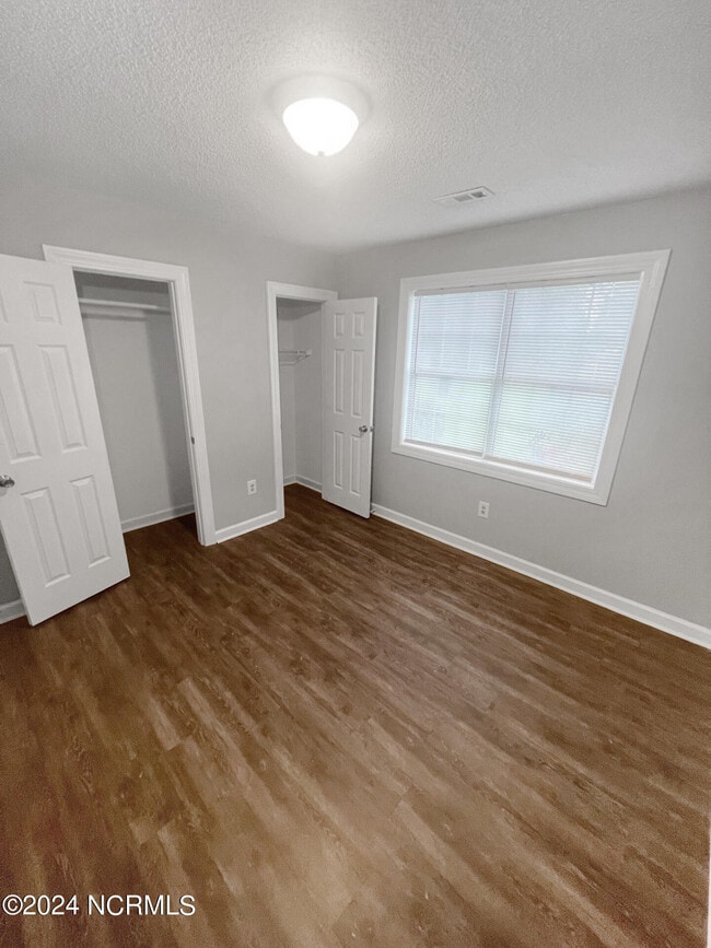 Building Photo - 6629 Cottonwood Dr