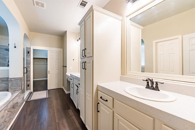 Building Photo - 730 Nelson Ranch Rd