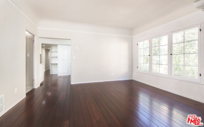 Building Photo - 751 Croft Ave