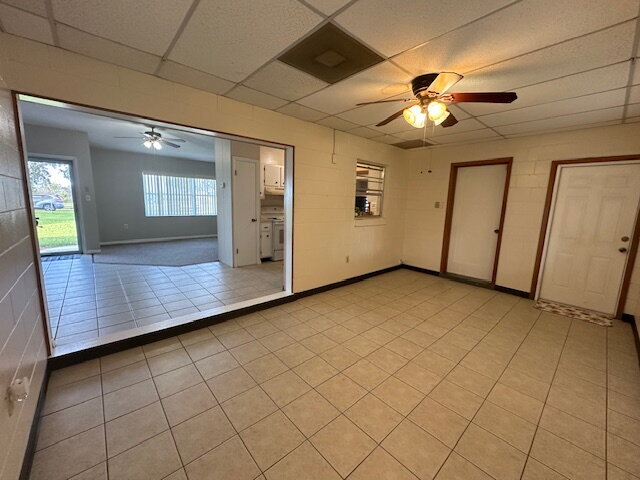 Building Photo - Lakeshore Gem with 3 Bedrooms and 2 Full B...