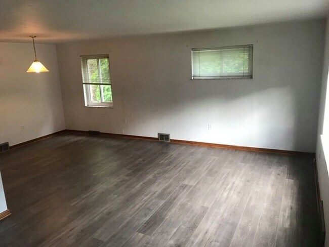 Building Photo - cen47