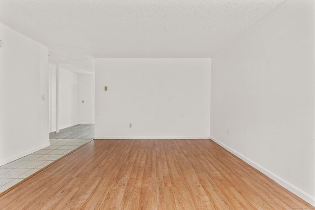 Building Photo - 123 Sumac St