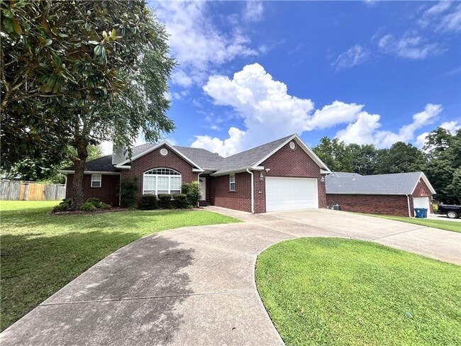 Building Photo - 208 Tunbridge Dr