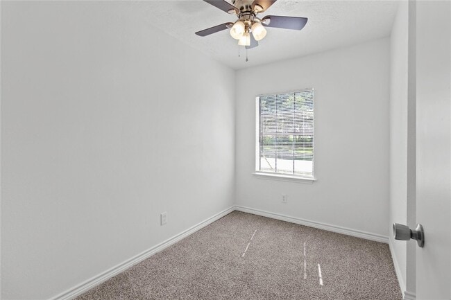 Building Photo - 805 28 1/2 St