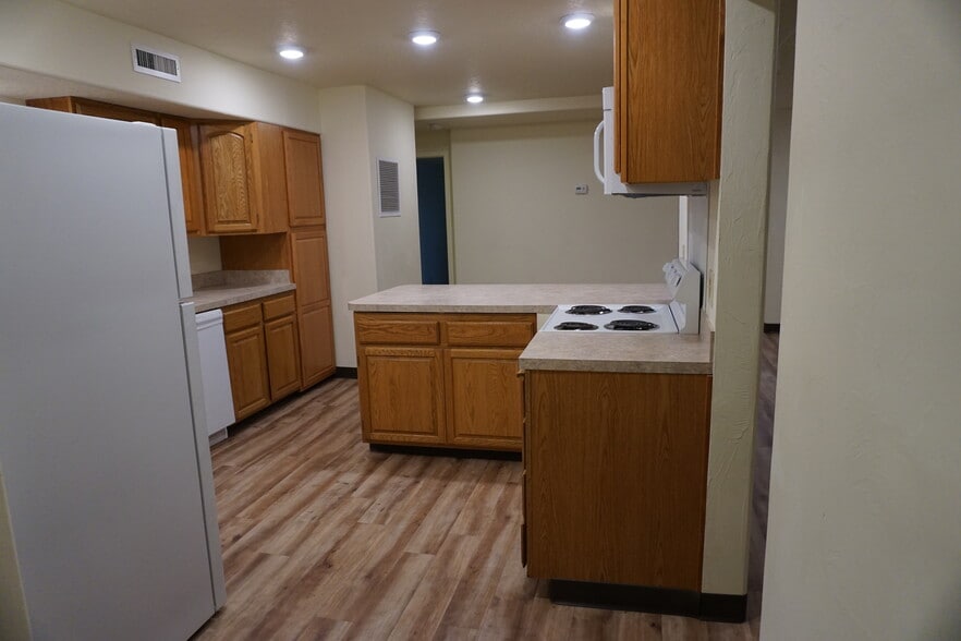 Building Photo - 2034 Strand Ave