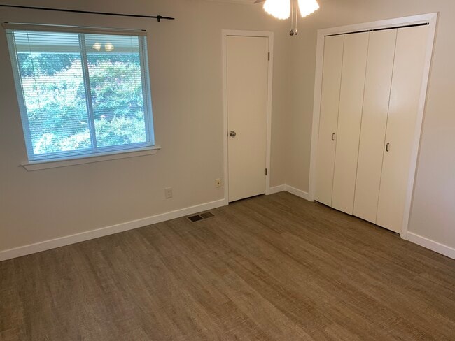 Building Photo - 3214 Crosscreek Dr