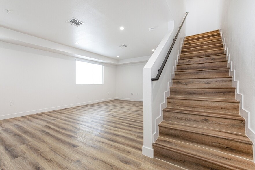 Building Photo - 5916 Tujunga Ave