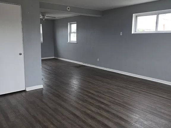 Building Photo - House for rent 4 bedroom and 2 complete bathroom, finished basement with kitchen, bathroom, parki...