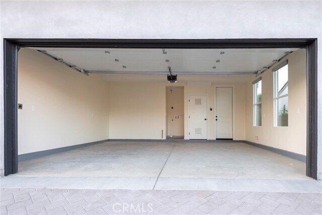 Building Photo - 5922 Encinita Ave