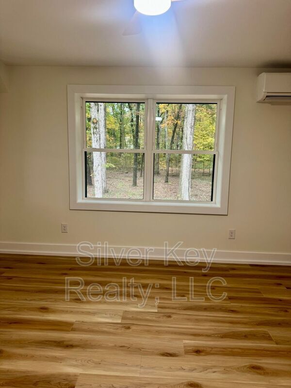 Building Photo - 2113 W Madison Ave