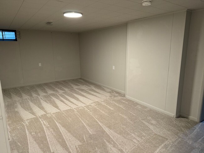 Building Photo - 3 Bedroom 2 Bathroom Single Family Home in Upper Arlington