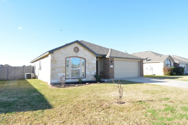 Building Photo - 7919 Woodbury Dr