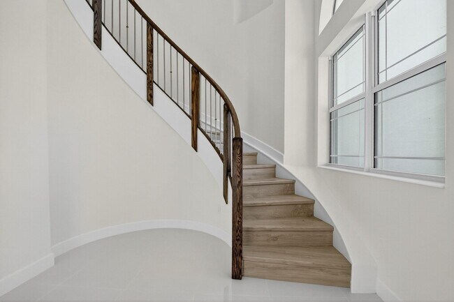 Building Photo - 15120 Wildwood Cir