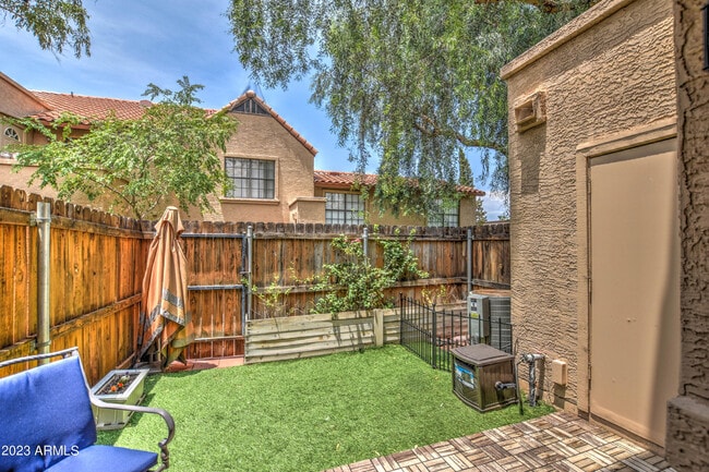 Building Photo - 4901 E Kelton Ln