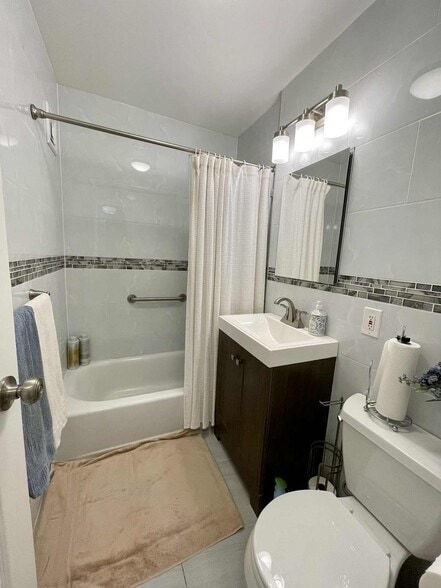 Building Photo - 14055 34th Ave