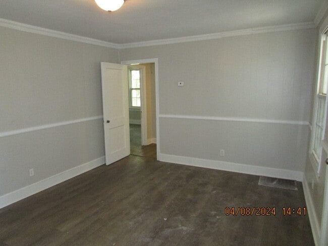 Building Photo - Updated Home