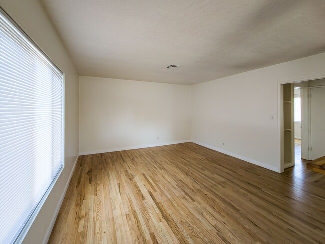 Building Photo - 2BD/1BA In LA's most Vibrant and Eclectic ...