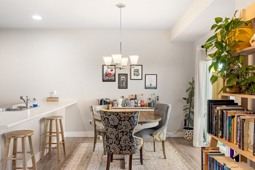 Building Photo - 201 13th St