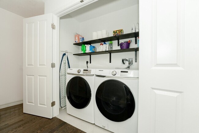 Building Photo - 18 Cleary Cir