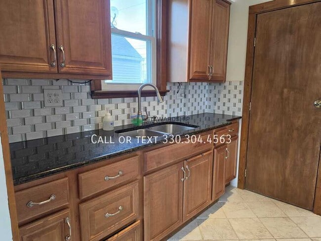 Building Photo - 1717 Bedford Ave SW