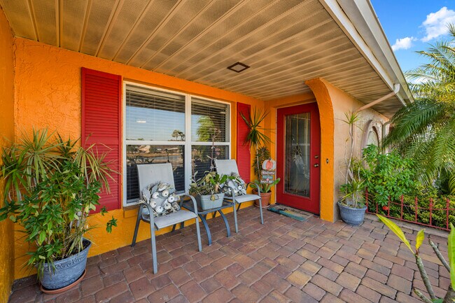 Building Photo - 1808 N Pebble Beach Blvd