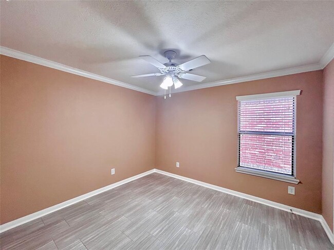 Building Photo - 803 Sweet Flower Dr