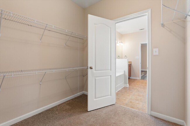 Building Photo - Upcoming Listing!