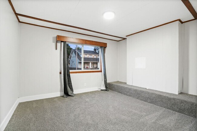 Building Photo - Beautiful Home with Large Two-Car Garage -...