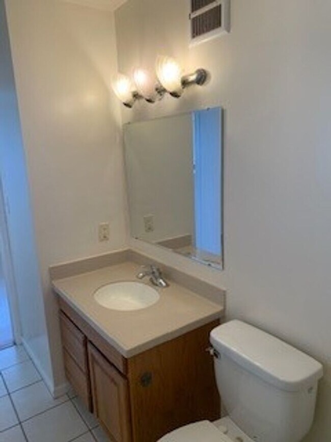 Building Photo - Desirable Koko Head Terrace Home - Availab...