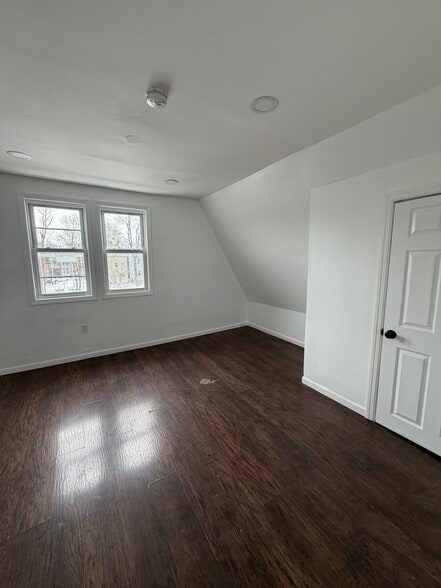 Building Photo - 197 S 11th St