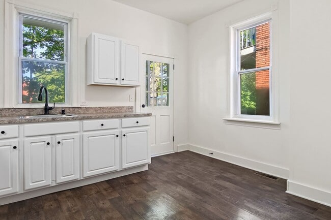 Building Photo - Inviting 3 Bedroom, 1.5 Bathroom Home in Harrisburg, Pa!