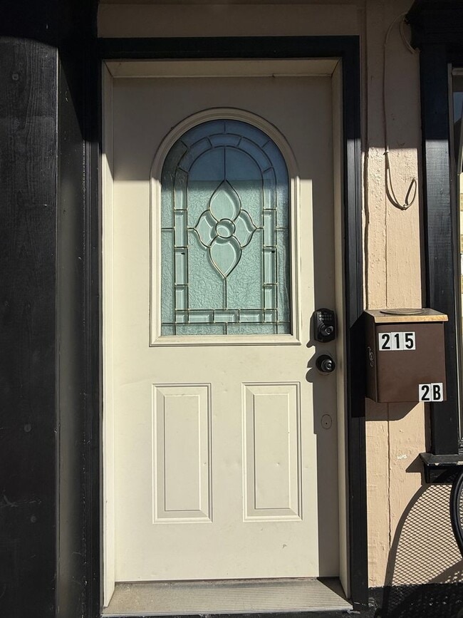 Building Photo - 2/3 Bedroom, 1 Bath Two Story Mill Street Apartment