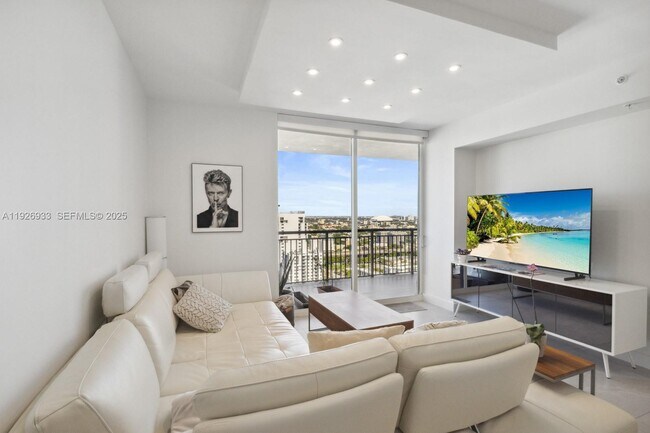 Building Photo - 999 SW 1st Ave