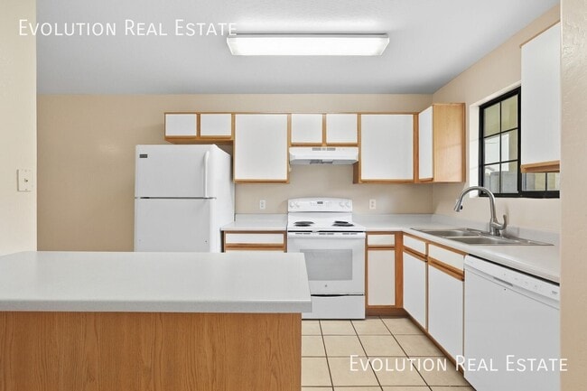 Building Photo - 455 S Mesa Dr