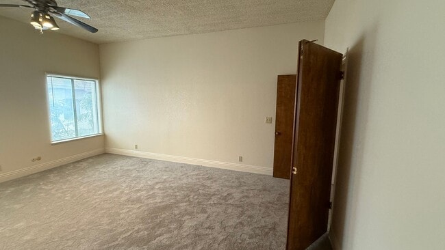 Building Photo - Must See! Beautiful 2-Bedroom Condo in the Heart of Fresno