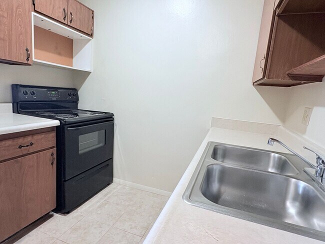 Building Photo - 8080 E Speedway Blvd