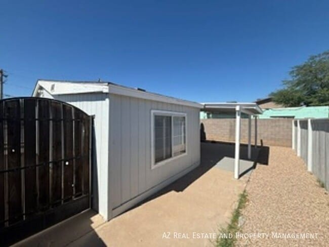 Building Photo - 502 E Cody Dr
