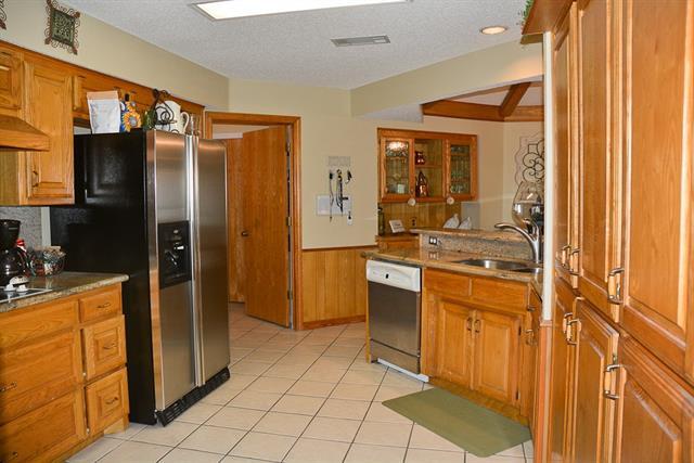 Building Photo - 2713 N Spring Dr